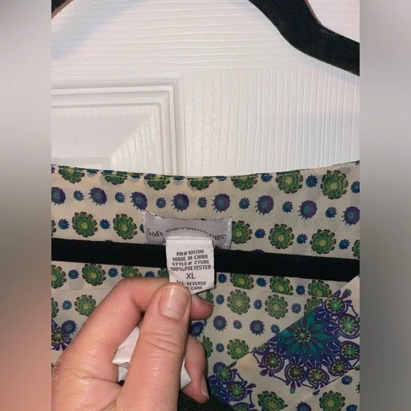 Soft Surroundings Multicolor Floral Long Sleeve lightweight V neck Top XL - Picture 3 of 3